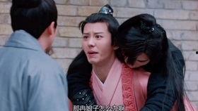 锦鲤吃瓜的图片,趣味横生，揭秘水中“美食家”