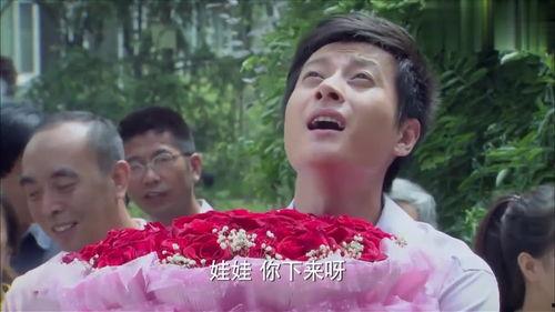 姑娘正在吃瓜,姑娘的悠闲食瓜日记