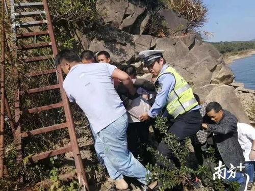 吃瓜群众在河边见义勇为