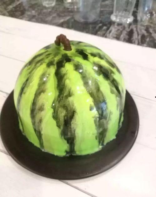 郑州吃瓜蛋糕,吃瓜蛋糕，甜蜜瓜香新潮流