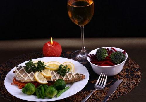 准备晚餐吃瓜,瓜果飘香，美味佳肴共分享