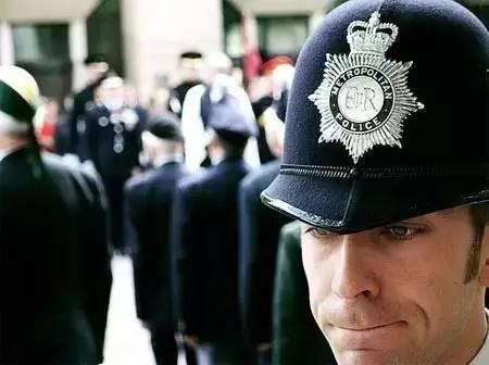 英国小警察吃瓜,揭秘警局里的轻松时刻