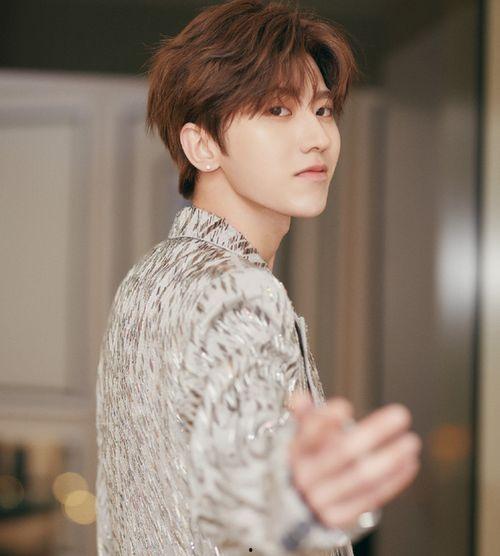 蔡徐坤最近吃瓜,揭秘背后真相与热议