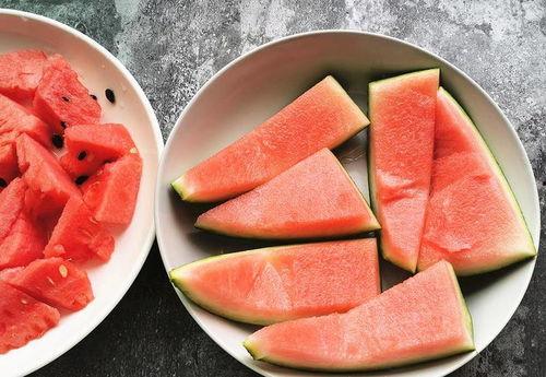 拼桌吃瓜,揭秘社交新风尚