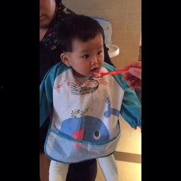 吃瓜阿姨摘头巾,揭秘头巾背后的故事