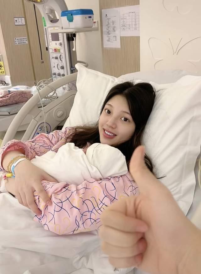 小猪先生兜儿吃瓜