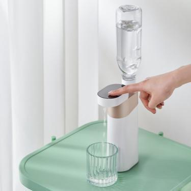 饮水机旁边吃瓜,揭秘办公室小憩时光的秘密