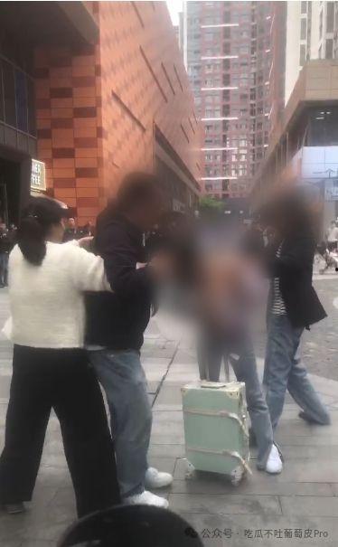 吃瓜女人打架,一场女子间的“瓜界”纷争