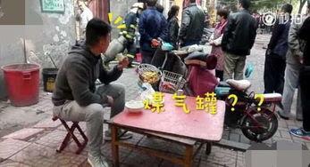 饭店着火众人吃瓜,围观群众“吃瓜”见证饭店火灾现场