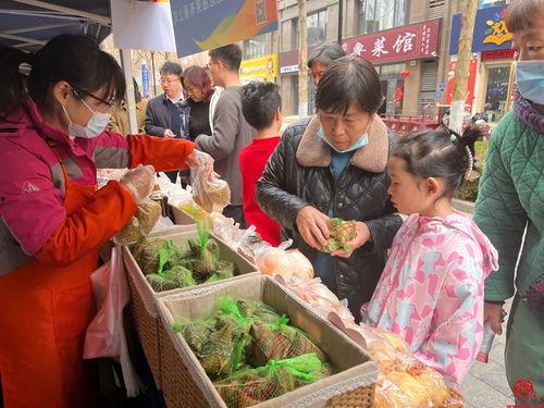 渝兴广场吃瓜群众